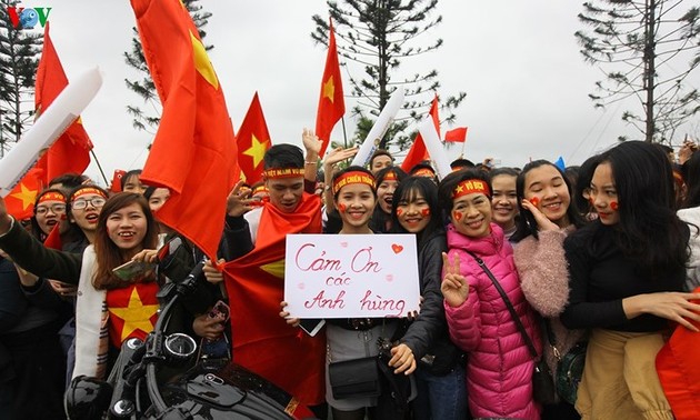越南人民庆祝23岁以下男足在U23亚锦赛上取得的成绩