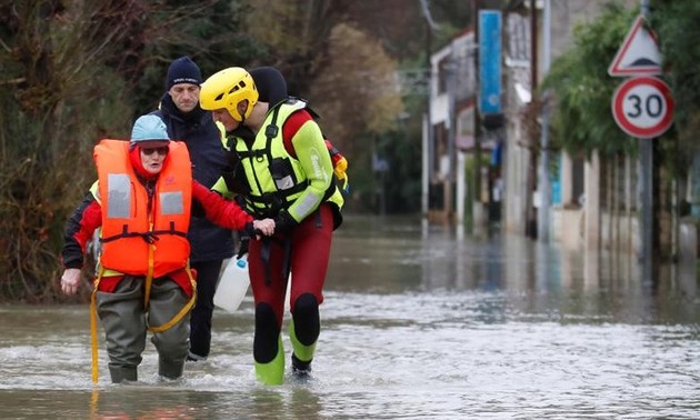 法国：塞纳河水位持续上升 1500人疏散