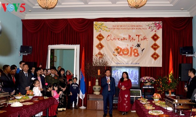 越南驻俄罗斯大使馆举行2018年戊戌春节见面会