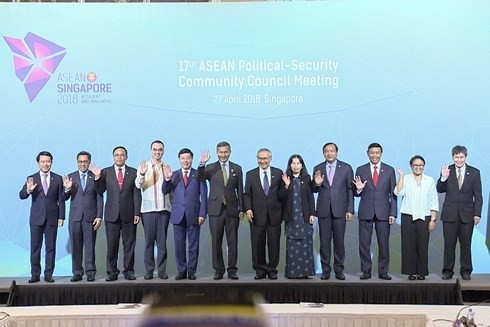 第17届东盟政治安全共同体理事会会议（APSC）和第21届东盟协调理事会会议（ACC）在新加坡举行