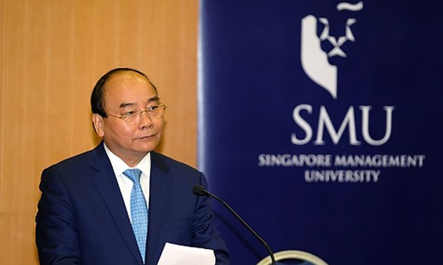 阮春福圆满结束对新加坡的正式访问和出席第32届东盟峰会行程