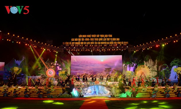 越南全国滩伦丁琴艺术节开幕