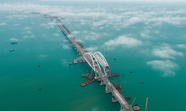 连接俄罗斯与克里米亚半岛的大桥正式落成