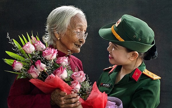 一组歌颂越南英雄母亲和为国牺牲的战士的佳作