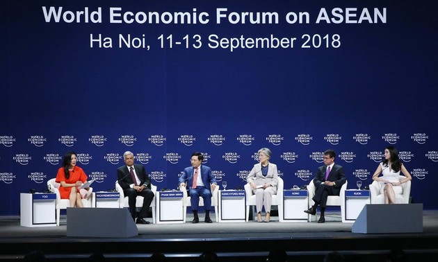 2018世界经济论坛东盟峰会举行各场讨论会  