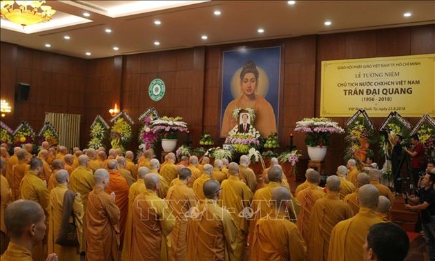 老挝和越南僧众信徒举行超度法会 悼念陈大光主席