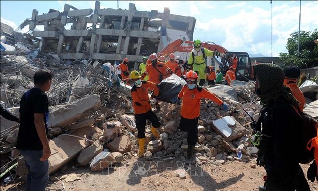 印尼地震海啸：与时间赛跑救助遇险者  