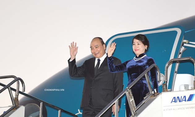 阮春福抵达东京出席第十届湄公河流域国家与日本峰会并访问日本