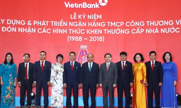 阮春福出席越南工商银行成立30周年纪念大会