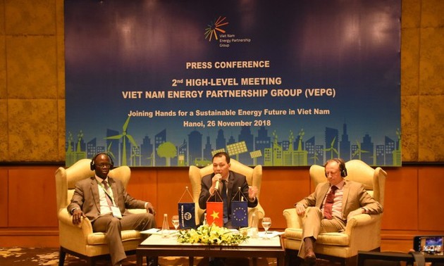  越南强调将走发展绿色能源与可持续发展道路