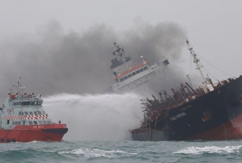 继续保护在香港海域失事的越籍油轮上的公民