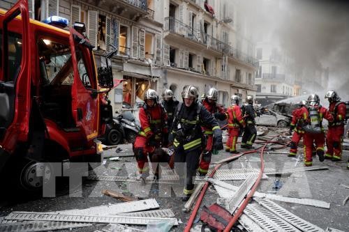 巴黎市中心发生爆炸 疑似煤气泄漏导致