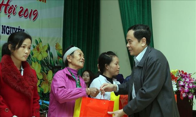 越南党国家领导人赴全国各地拜年