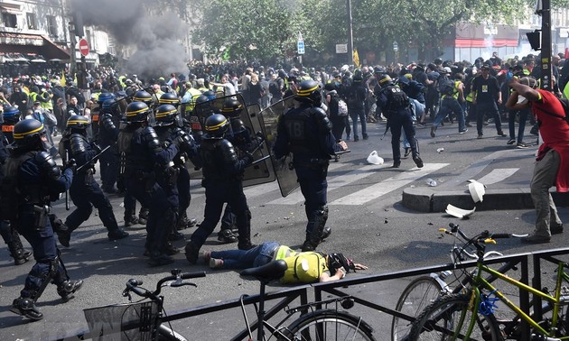 法国“黄马甲”抗议活动持续