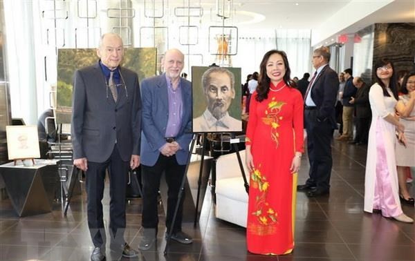 加拿大画家举办胡志明主席主题画展