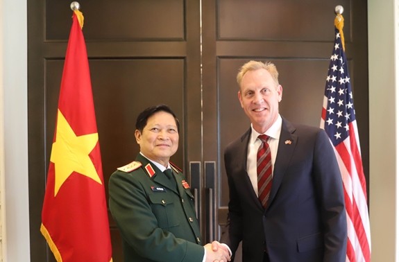越南国防部长吴春历出席第18届香会的相关双边会晤