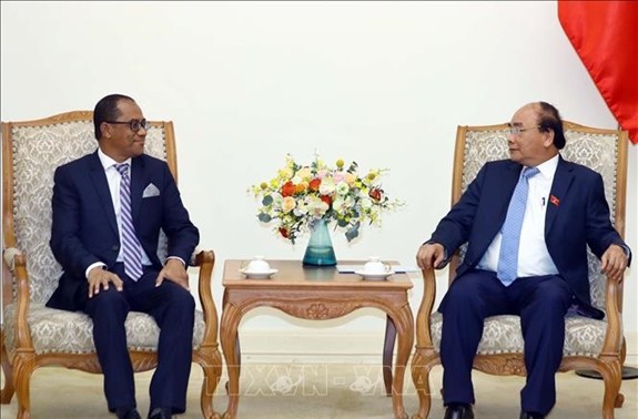 越南政府总理阮春福会见东帝汶外交与合作部部长苏亚雷斯