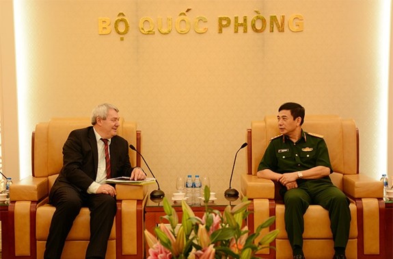 越南人民军总参谋长会见捷克众议院副议长