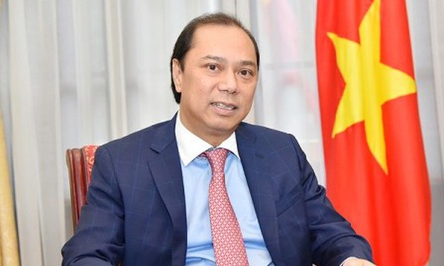 越南外交部副部长阮国勇就第34届东盟峰会结果接受媒体的采访
