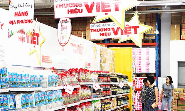 广宁省开展“越南人优先用越南货”运动的10年历程