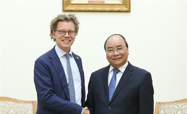 越南政府总理阮春福会见瑞典驻越南大使霍格贝尔格