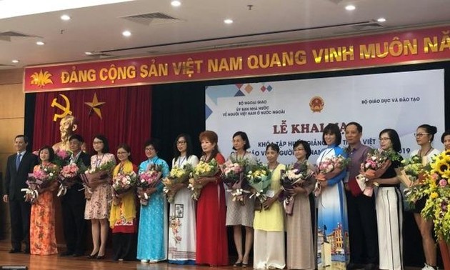 开办海外越南教师越南语教学培训课程