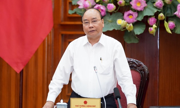 阮春福主持有关国家重点项目资金分配方案的政府常务会议