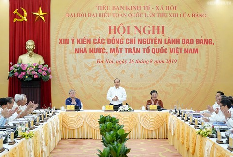 经济社会小组征求原越南党和国家领导人的意见