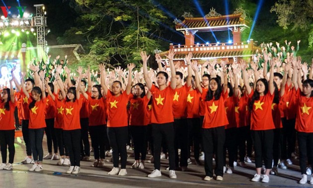 “团结之歌”-践行胡志明主席遗嘱50周年电视连线直播节目举行