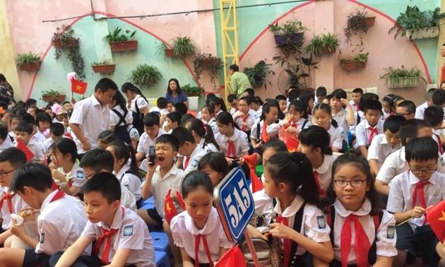  越南全国2400多万名学生今日迎接2019-2020新学年