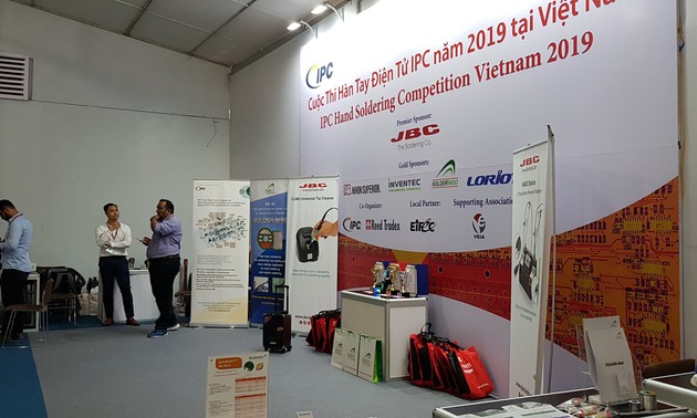 二十个国家参加越南电子元器件及生产设备展