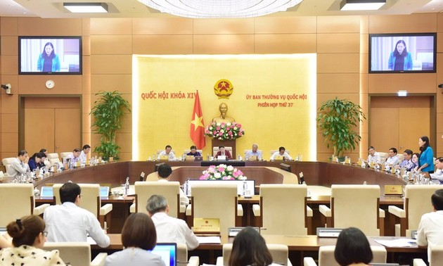 越南国会常委会第三十七次会议闭幕