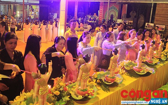 加强国家管理  扩大越南宗教组织资源