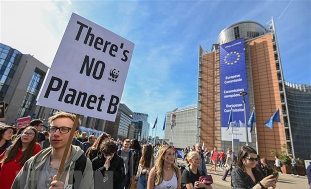 意大利 加拿大和荷兰数百万人参加应对气候变化游行