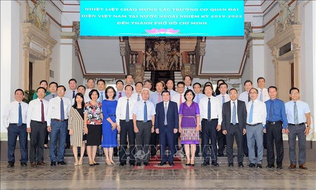 胡志明市领导人会见越南驻外代表机构新任负责人代表团