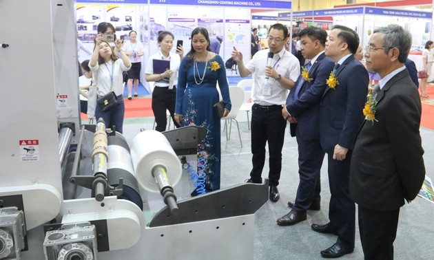 2019年越南工业商品国际展在河内举行