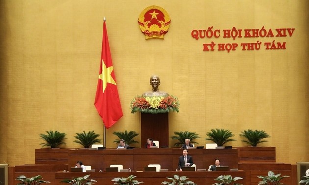 越南第14届国会第8次会议讨论经济社会发展计划