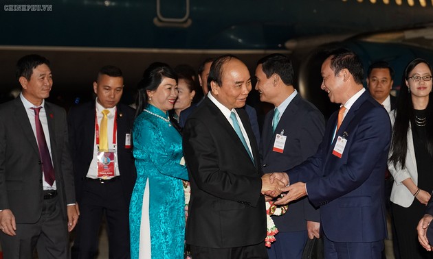 阮春福抵达泰国 开始出席第35届东盟峰会及系列会议