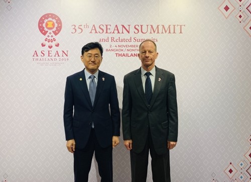韩美外交高官在泰国举行会谈