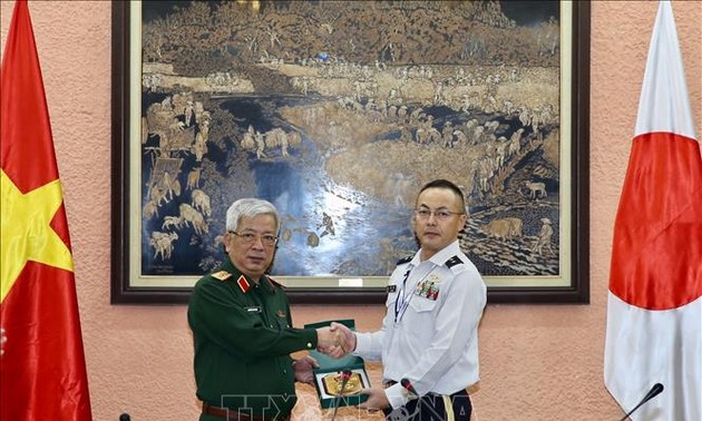 日本防卫省军官代表团对越南进行访问