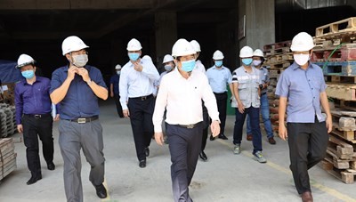 胡志明市对受新冠肺炎疫情影响的工人进行资助