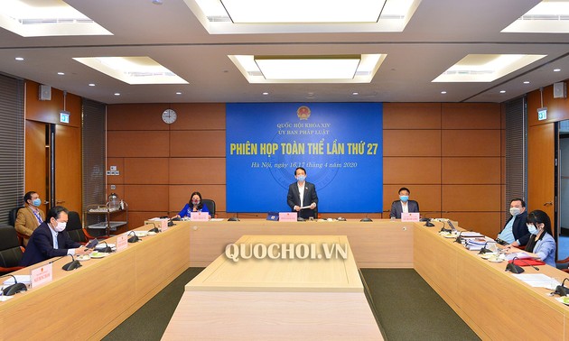越南国会法律委员会第27次会议举行全体会议