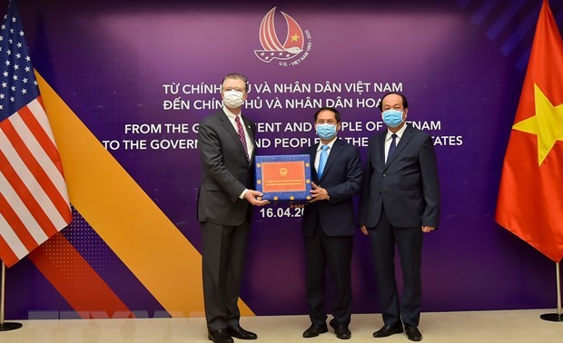 越南积极为防控疫情国家协助