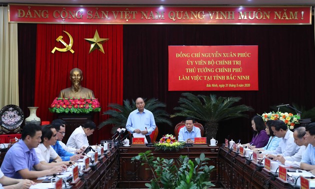 越南政府总理阮春福与北宁省领导班子举行工作会议