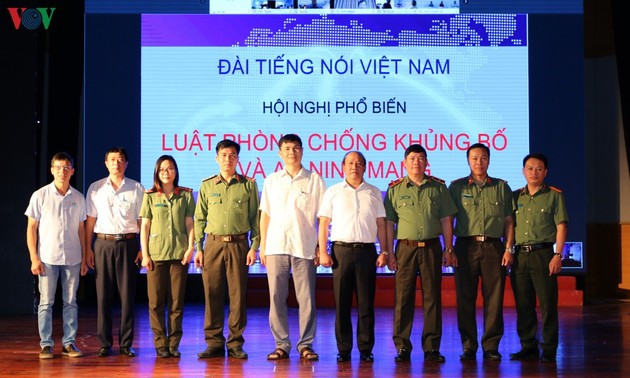 越南之声广播电台宣传和推介《反恐法》和《网络安全法》