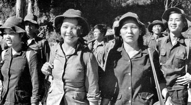 越南胡志明共青团举行青年突击队力量传统日70周年纪念活动