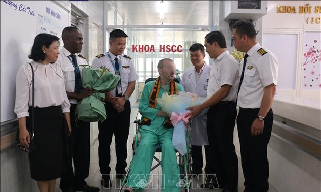 英国媒体纷纷报道越南第91例新冠肺炎病例英国飞行员出院回国