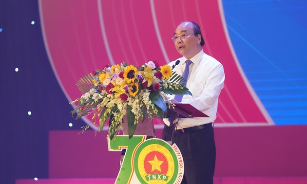 政府总理阮春福：民族革命历史记载着始终发扬爱国精神的历代越南青年突击队力量