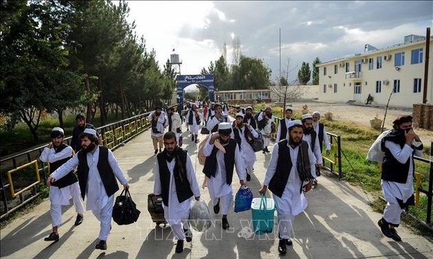 阿富汗政府同意释放400名塔利班在押人员