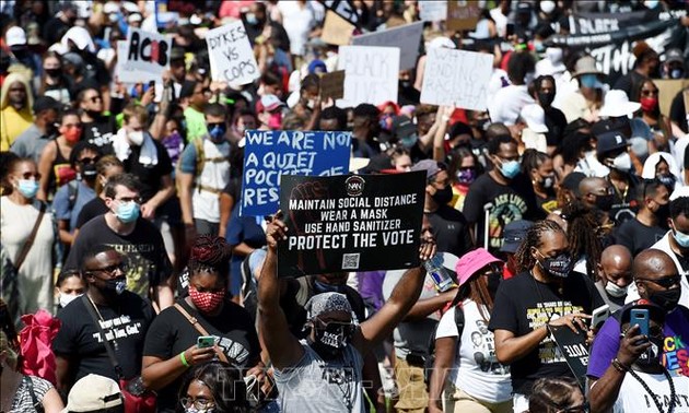 最大规模的抗议种族歧视示威游行在美国举行
